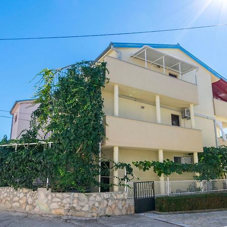 Apartments Glorija Рогозница Экстерьер фото