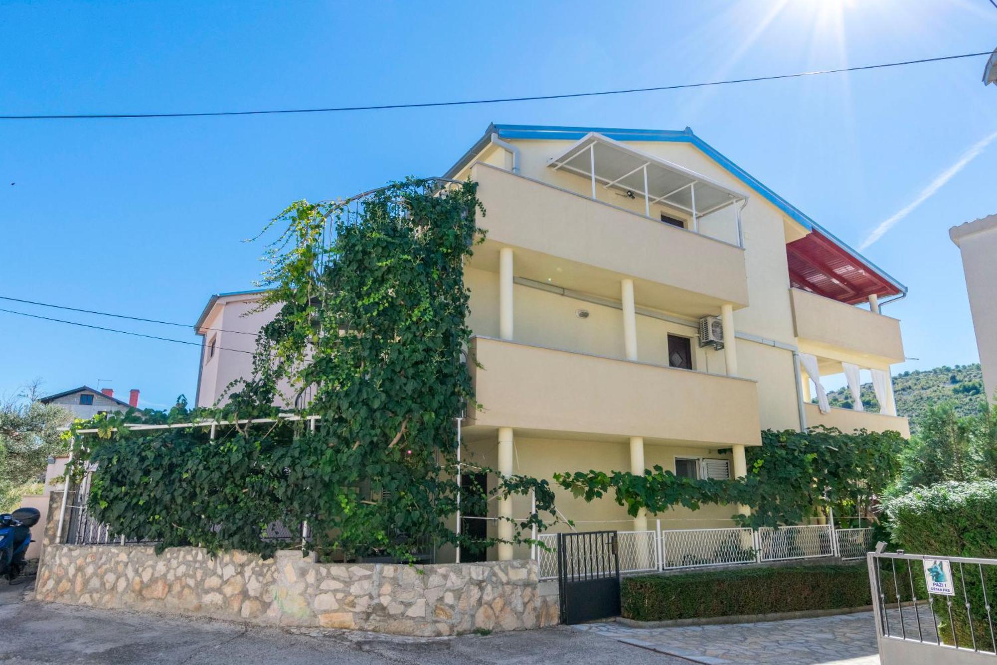 Apartments Glorija Рогозница Экстерьер фото